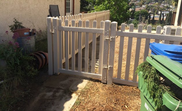 Photo of Lifetime Vinyl Fence