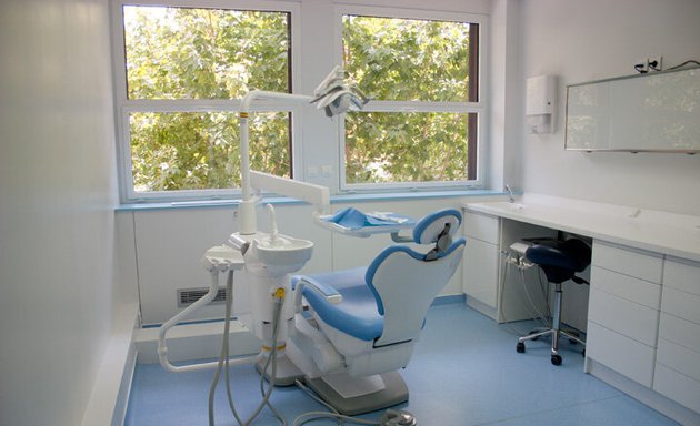 Photo de Cabinet d’implantologie et de chirurgie buccale de la Reine, Boulogne-Billancourt