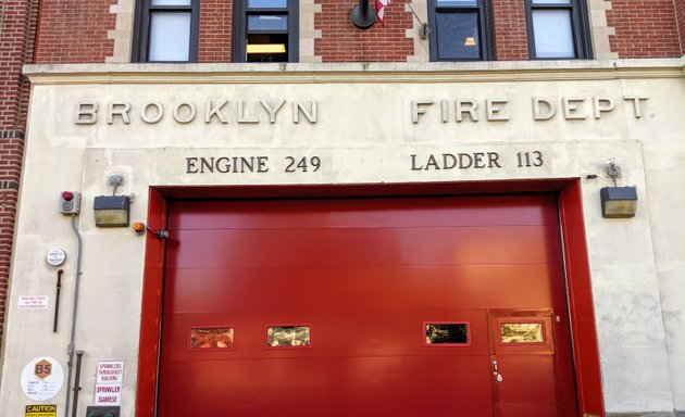 Photo of FDNY Engine 249/Ladder 113