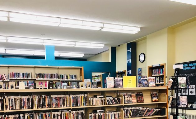 Photo of Queens Public Library at Forest Hills