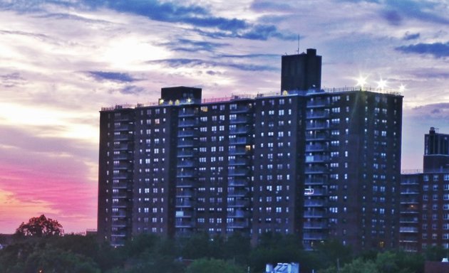Photo of Hutchinson Parkway Apartments