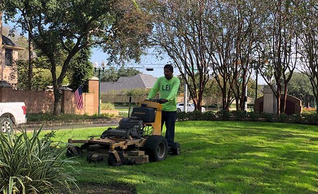 Photo of LEI Grounds Groomers