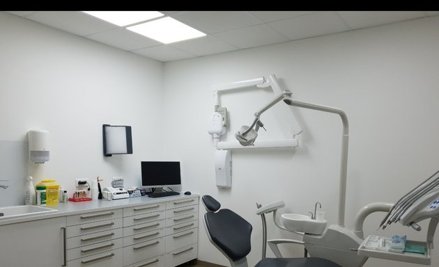 Photo de Centre Dentaire Pont de Vivaux - Orthodontiste & Dentiste Marseille 13010
