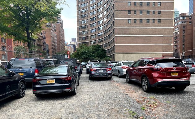 Photo of 245 E 36th St Parking