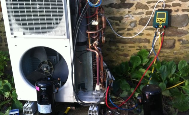 Photo de ENERGIES SERVICES (chauffage Calvados) Pompe à chaleur, clim et chaudière ENTRETIEN / DEPANNAGE / CONSEIL avant projet