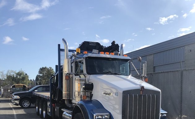 Photo of Advance truck and crane