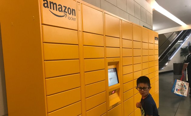 Photo of Amazon Hub Locker - Theron