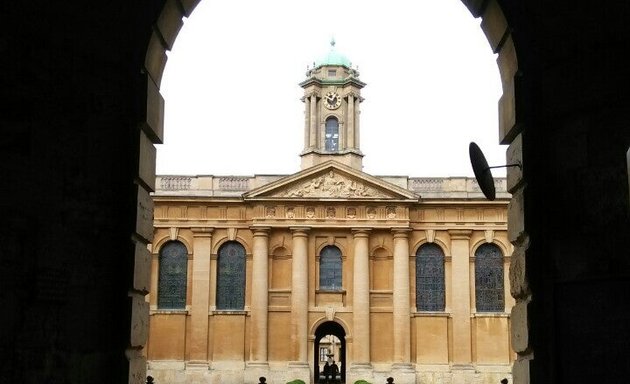 Photo of Queen's College Chapel