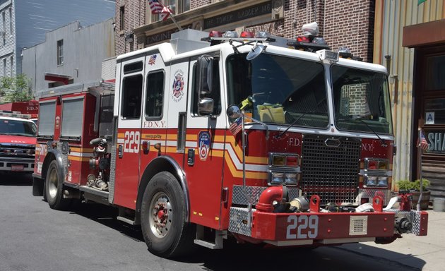 Photo of FDNY Engine 229 Ladder 146