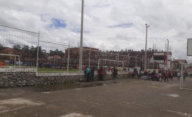 Foto de Estadio Municipal "Cazhapata"