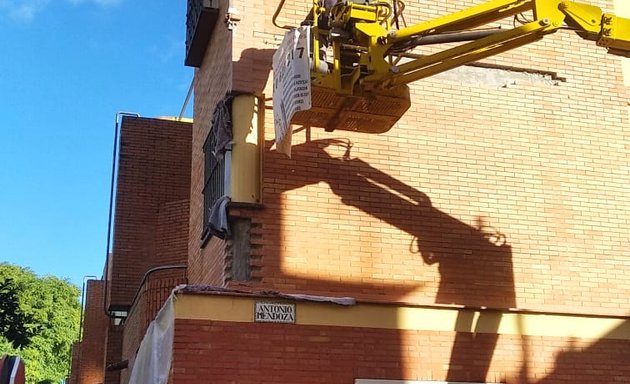 Foto de Sevillana de Altura. Empresa de trabajos verticales, rehabilitación de fachadas e impermeabilización de cubiertas en Sevilla.