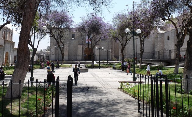 Foto de Plaza e Iglesia de San Francisco