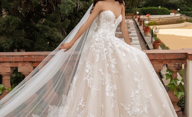 Photo de Mariée Parisienne: Robe de mariage et de Cocktail à Paris