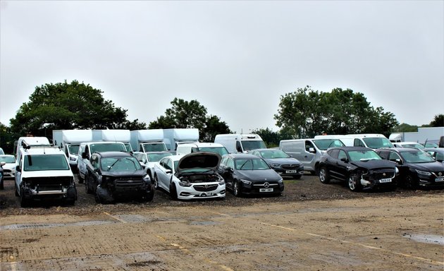 Photo of CD Salvage - Damaged Car Auctions