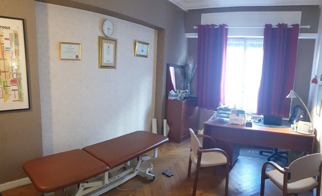 Photo de Ostéopathe à Lyon 7 : Vincent Bounpraseuth Ostéopathe D.O. et acupuncteur Lyon 7