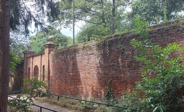 Photo of Minchenden Oak Garden