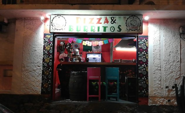 Foto de Pizza y Burritos La Taberna