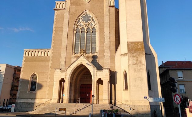Photo de Église Sainte-Jeanne d'Arc
