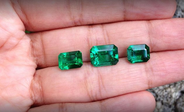 Photo of Om Gemstones (Yellow Sapphire-Pukhraj Blue Sapphire-Neelam Ruby Emerald Gemstones Dealer in mumbai)