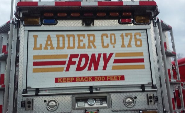 Photo of FDNY Engine 233 & Ladder 176