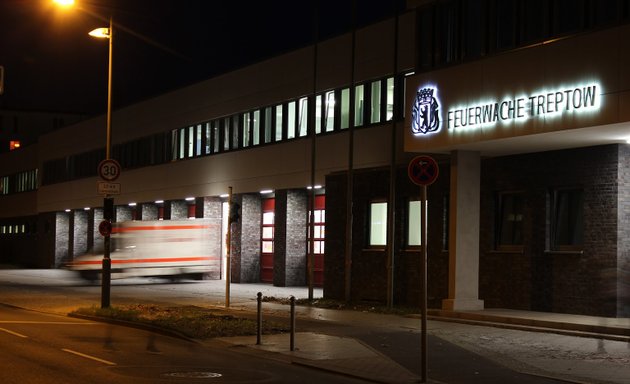 Foto von Berliner Feuerwehr Feuerwache Treptow