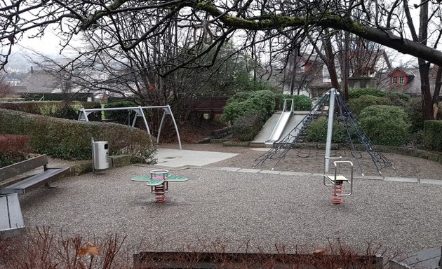 Foto von Spielplatz & Liegewiese beim Lindenhof