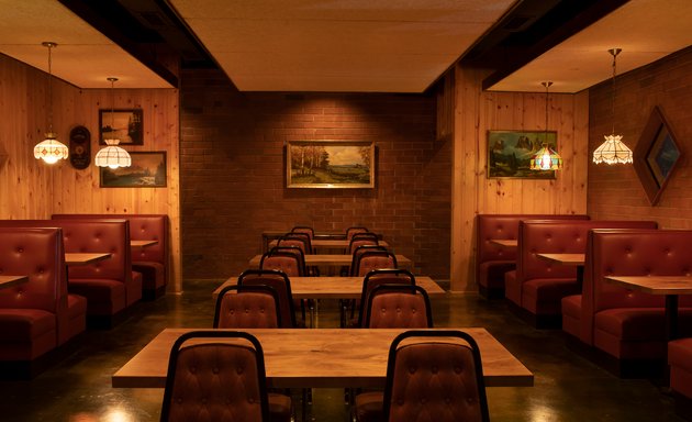 Photo of LLoyd's Restaurant & Lounge