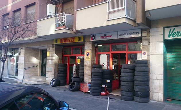 foto Onori S.n.c. di Onori Giuliano e Roberto - Driver Center Pirelli