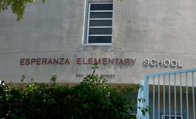 Photo of Esperanza Elementary School