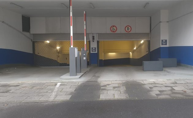 Foto von ampido Parkplatz Bayenthal