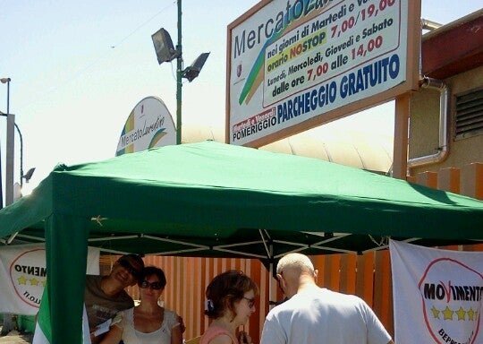 foto Parcheggio mercato Laurentino