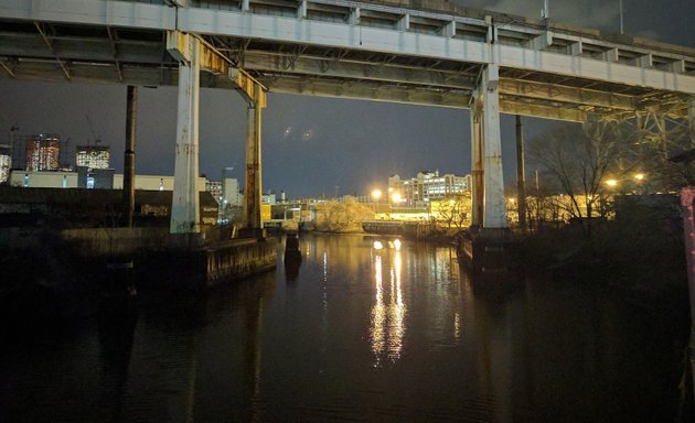 Photo of Borden Avenue Bridge