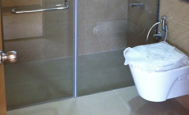 Photo of Reedo Shower Enclosures - Shower Glass Partition Company