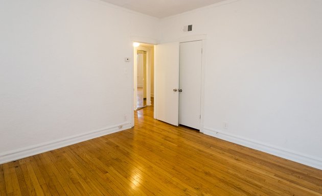 Photo of 925 East 46th Street Apartments
