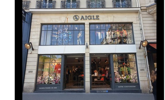 Photo de Boutique Aigle Paris Ternes