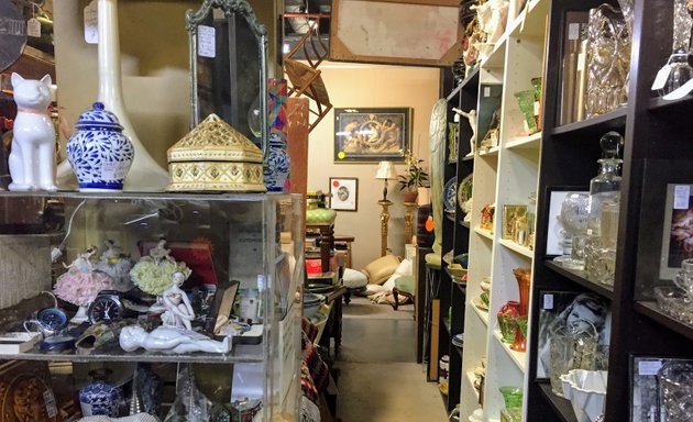 Photo of Newfarm Antique Centre