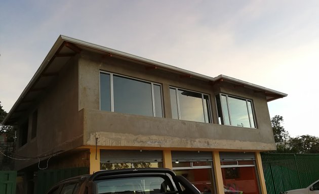 Foto de LENNORT TRABAJOS EN ALUMINIO ARQUITECTONICO, Pergolas, Division de Interiores, Cortinas de Baño Aluminio y Vidrio, Cabinas