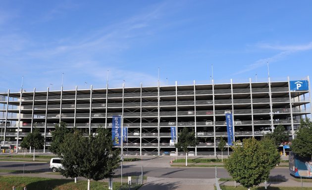 Foto von McParking Parkhaus Bohnsdorf Flughafen BER Berlin Brandenburg