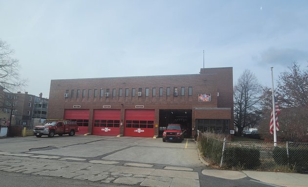 Photo of Boston Fire Department Engine 39 Ladder 18 District 3 Chief