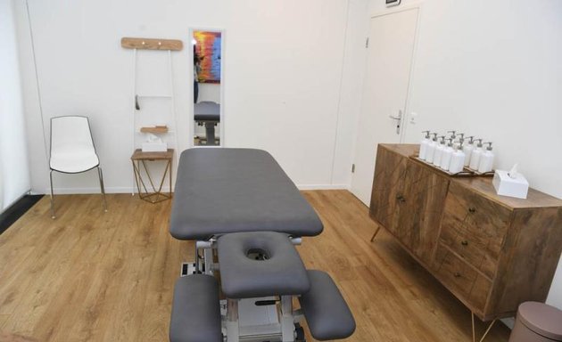Foto von Massage Praxis & Therapie Center Zürich - Altstetten, "Online Booking,, Massage Zuerich