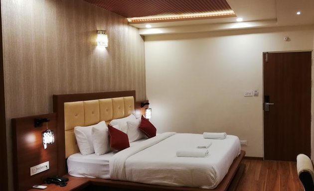 Photo of OYO 15505 Royal Stay