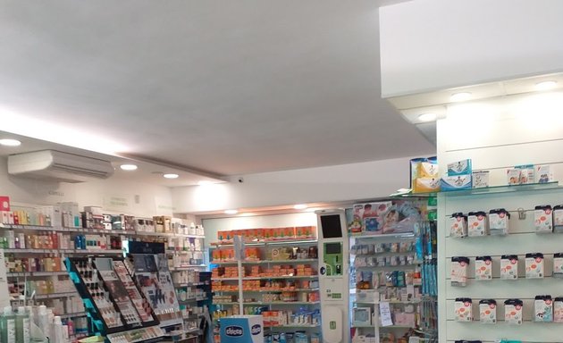 foto Farmacia Lucrezia Romana