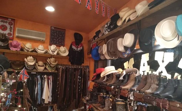 foto Texano Store stivali texani & abbigliamento western