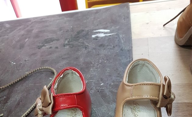 Foto de El Abuelo Reparacion De Zapatos Artesanal