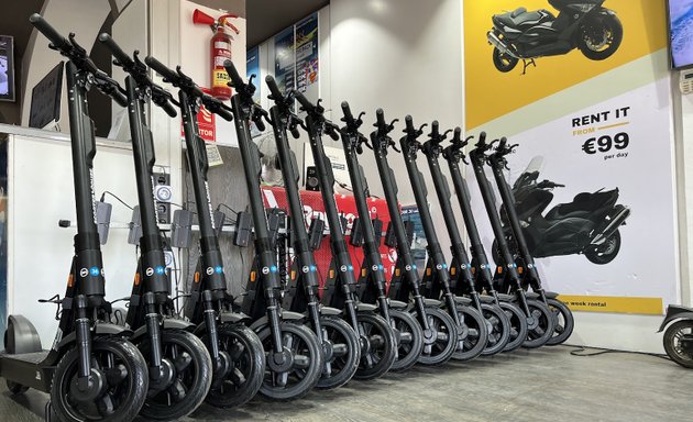 Foto de Scooter House Colón 17 - Electric Scooters Renting and Bikes Rental