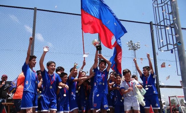 Foto de Escuela Oficial de Fútbol U. de Chile. Director: Alvaro Vergara