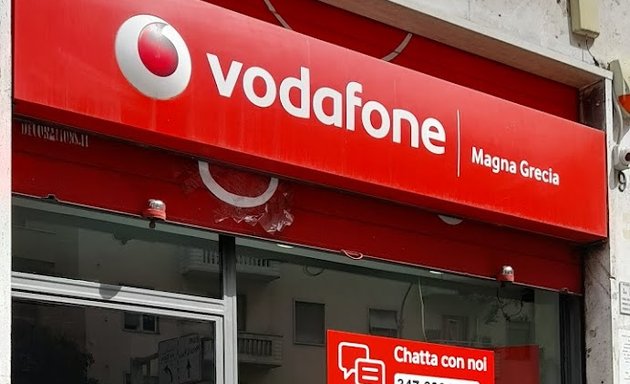 foto Vodafone Store | Magna Grecia