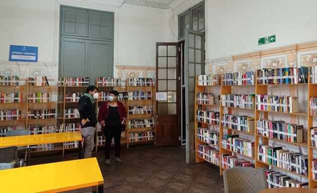 Foto de Biblioteca Municipal Nicomedes Guzmán