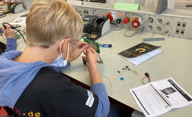 Foto von girlsatec – Frauen in technischen Berufen