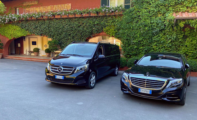 foto Luxury Limousine sas Noleggio auto con conducente Roma